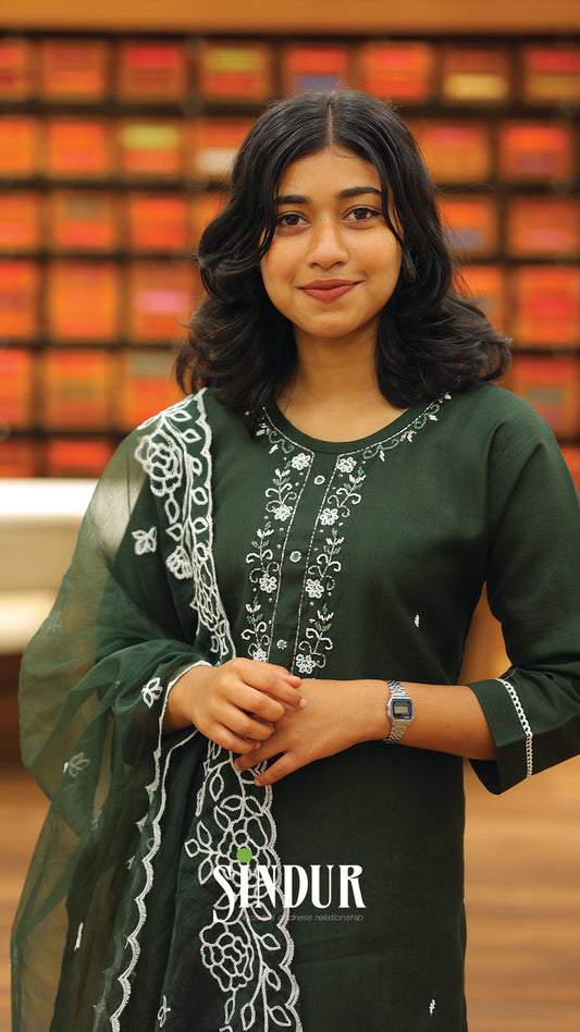 Slub Muslin Hand-Embroidered Top with Organza Scalloped Shawl & Shaded Bottom | code : 2002